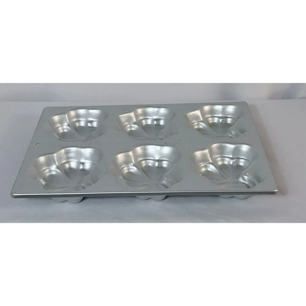 Wilton Shamrock Aluminum Cake Pan 6 Cavity Mold 1983 Cupcake Lucky 3D Clover